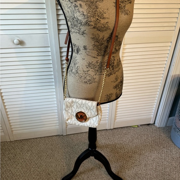 Michael Kors Crossbody - Picture 1 of 7